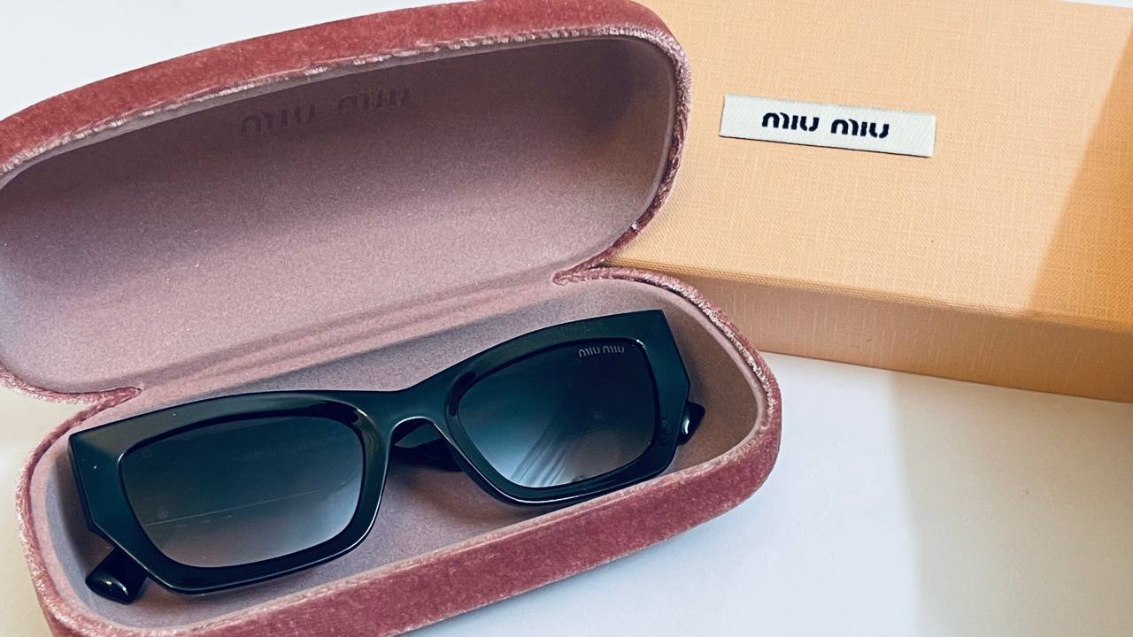 winter miu miu black and gold صناعه ايطالي بالبوكس - Image 4