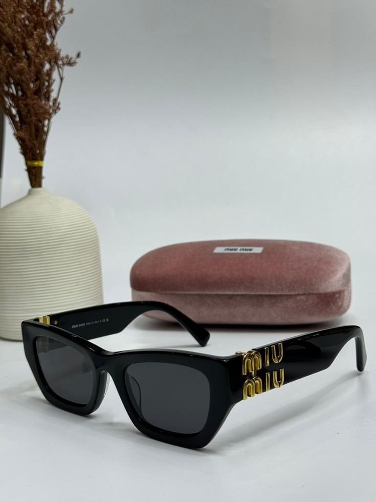 winter miu miu black and gold صناعه ايطالي بالبوكس - Image 2