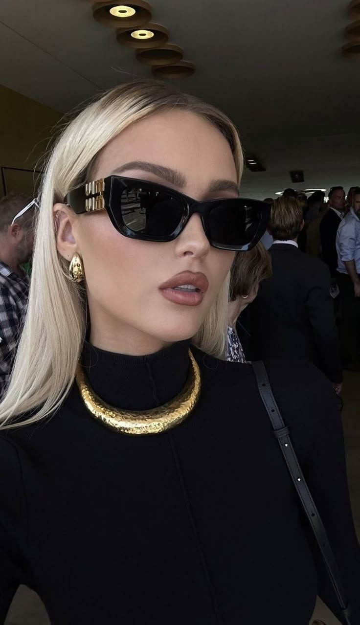 winter miu miu black and gold صناعه ايطالي بالبوكس - Image 5